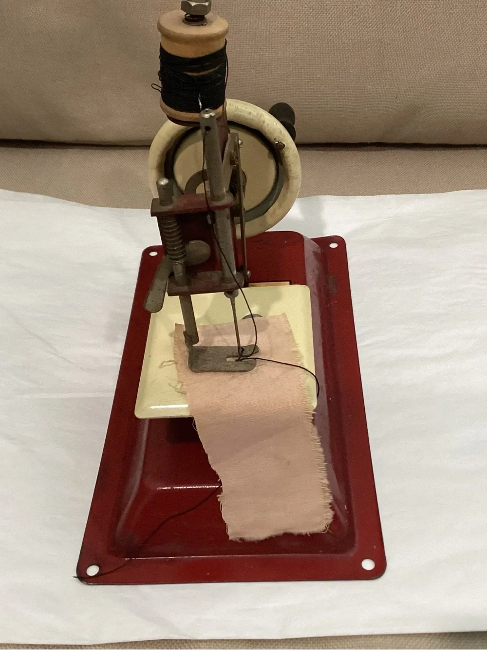 Vtg. 1940s Gateway Engineering Co.  Junior Model Child’s Sewing Machine.